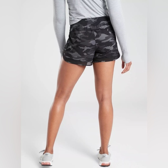 Athleta Racer Run Shorts Women’s Size Large Black Camo 4” - Picture 9 of 13